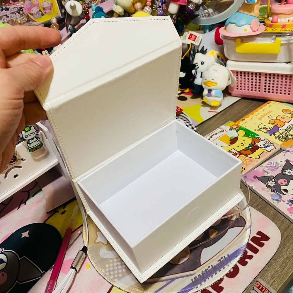 Hello Kitty storage box - Picture 2 of 3